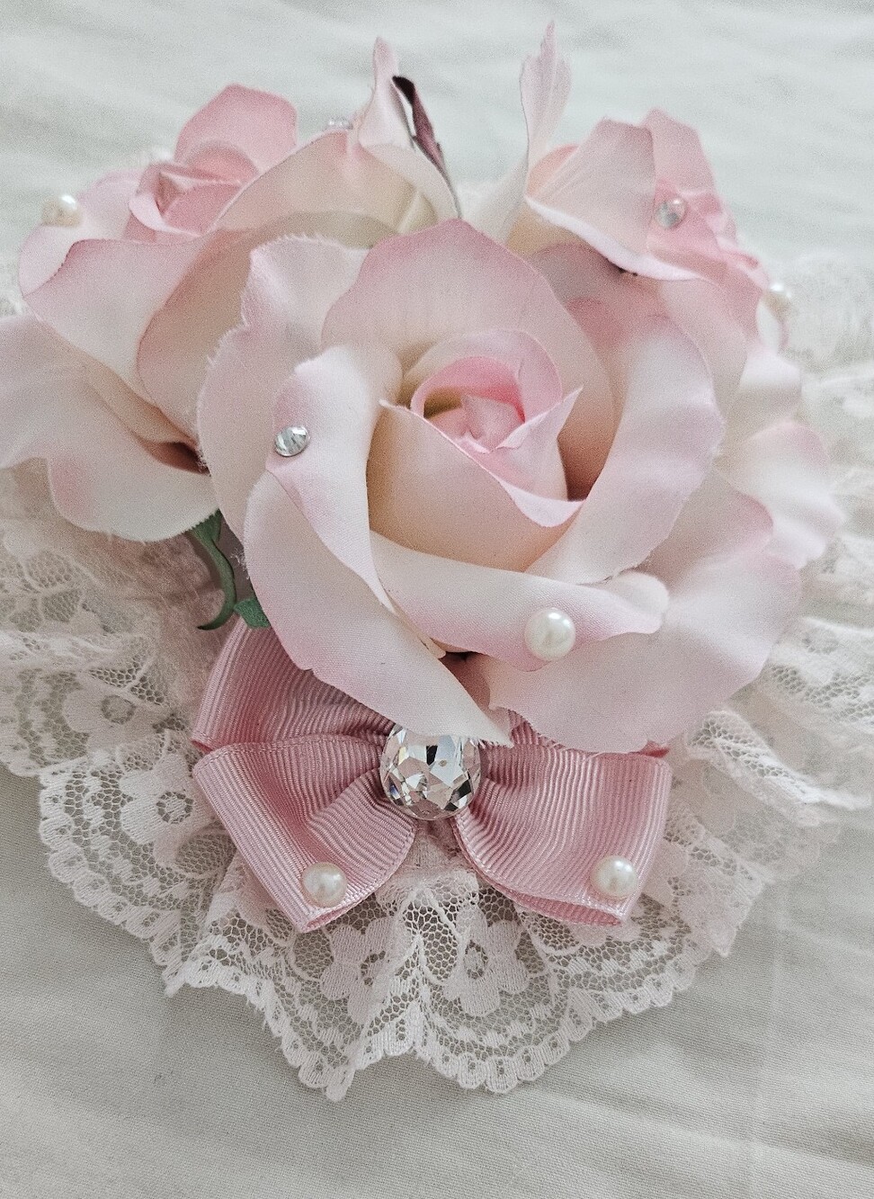 La Pafait Gyaru Baby Pink Heart Shaped Rose And Lace Fasincator Hair Accessory - Picture 3 of 4